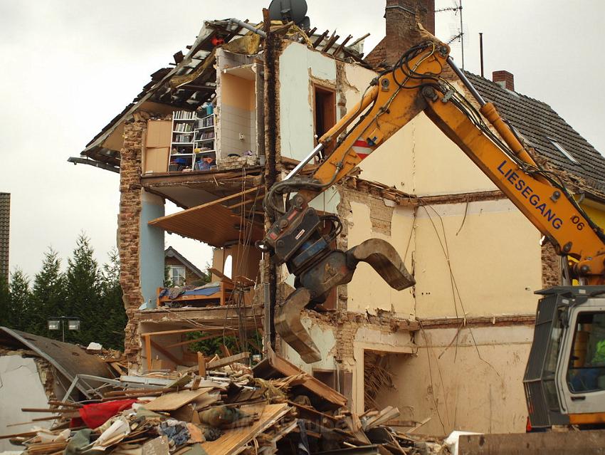 Hausexplosion Bruehl bei Koeln Pingsdorferstr P437.JPG